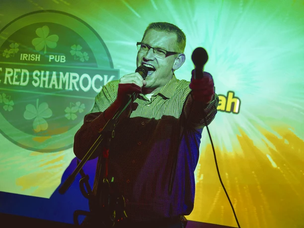 the red shamrock_C_janosch roloff_karaoke.png