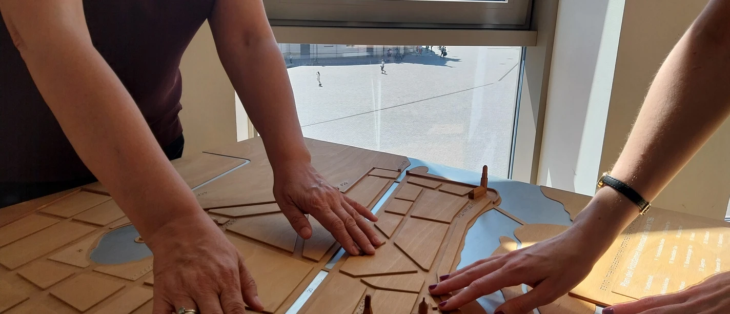 Potsdam Museum - Führung für sehbeeinträchtigte Menschen