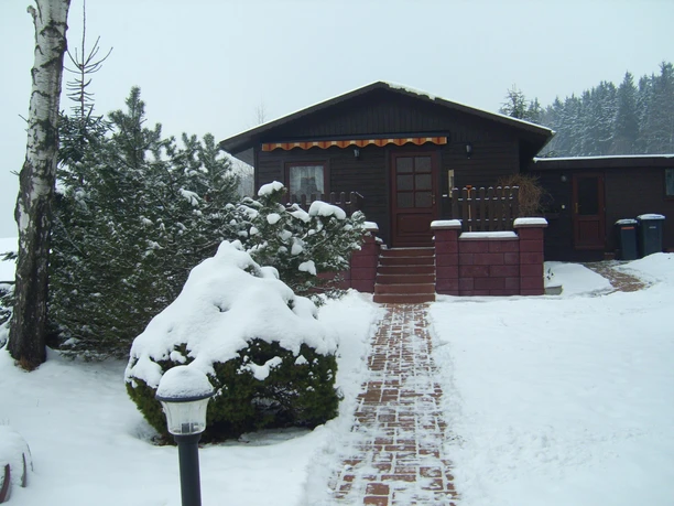 Ferienhaus verschneit