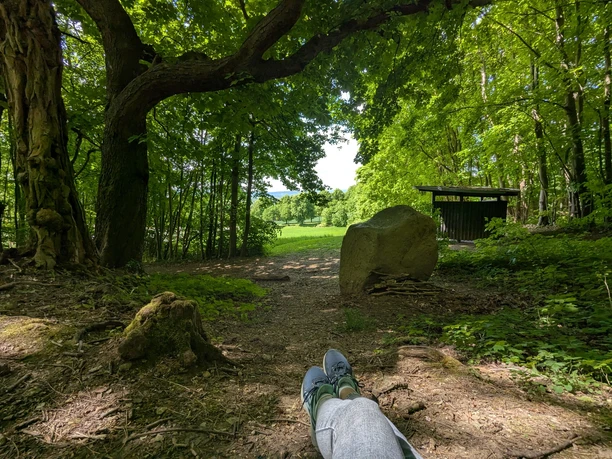 Büchting Gedenkstein_Schutzhütte_Ausblick