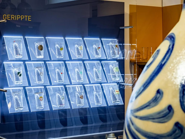 RheinMain Hanau - Geripptes-Museum Sammlung traditioneller Apfelweingläser im Geripptes Museum