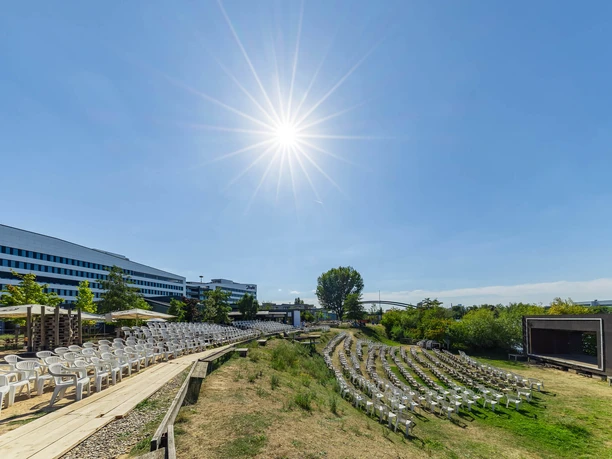RheinMain Offenbach - Hafen 2 Open-Air-Kinogelände am Hafen 2 in Offenbach mit Blick auf den Main