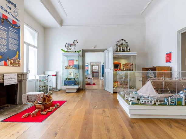 RheinMain Hanau - Hessisches-Puppen-und-Spielzeugmuseum Ausstellungsraum im Hessischen Puppen- und Spielzeugmuseum in Hanau