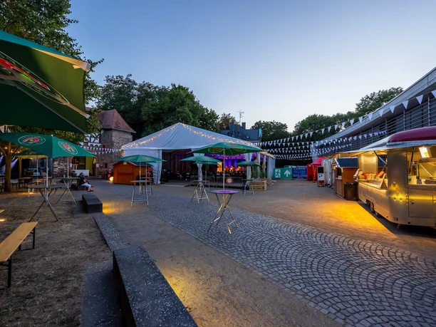 RheinMain Kreis Groß-Gerau - Schloss Dornberg Open-Air-Konzert im Innenhof von Schloss Dornberg in Groß-Gerau