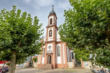 RheinMain Kreis-Offenbach - Heusenstamm St. Cäcilia Außenansicht der Kirche St. Cäcilia in Heusenstamm