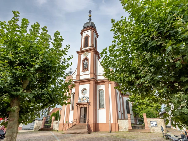 RheinMain Kreis-Offenbach - Heusenstamm St. Cäcilia Außenansicht der Kirche St. Cäcilia in Heusenstamm