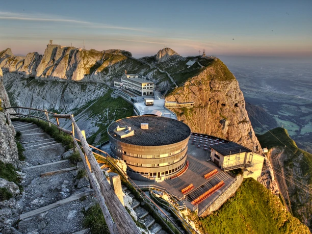 View of the terrace and the Bellevue restaurant on the Pilatus