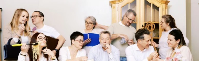 Eppär schpinnt immär.jpg