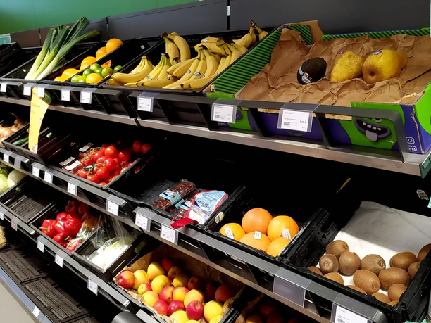 Frisches Obst und Gemüse findet man auch in Breddorf Frisches Obst und Gemüse findet man auch in Breddorf