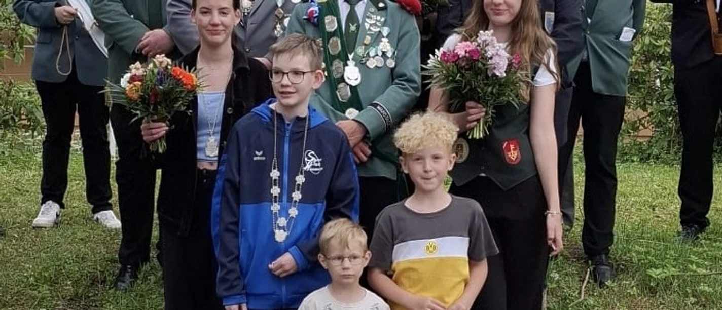 Königsfamilie 2025 SV Warstade e.V. _Sabrina von Brock.jpeg