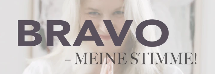 Veranstaltungsmotiv „BRAVO – Meine Stimme!“ mit großem Schriftzug und Frauenporträt