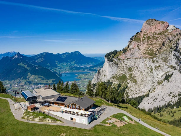 Bergstation Rotenfluebahn mit Grossem Mythen