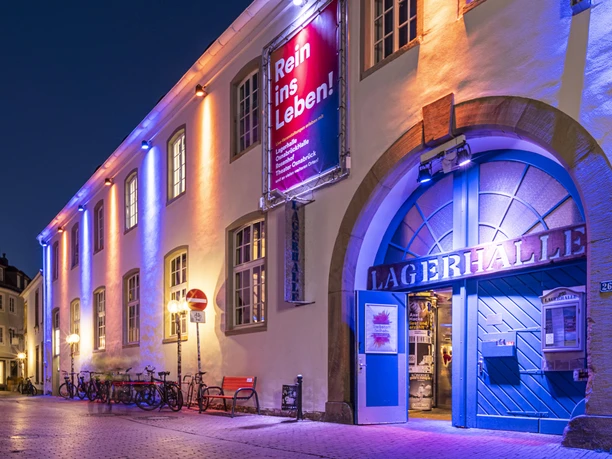 Blick auf die Lagerhalle