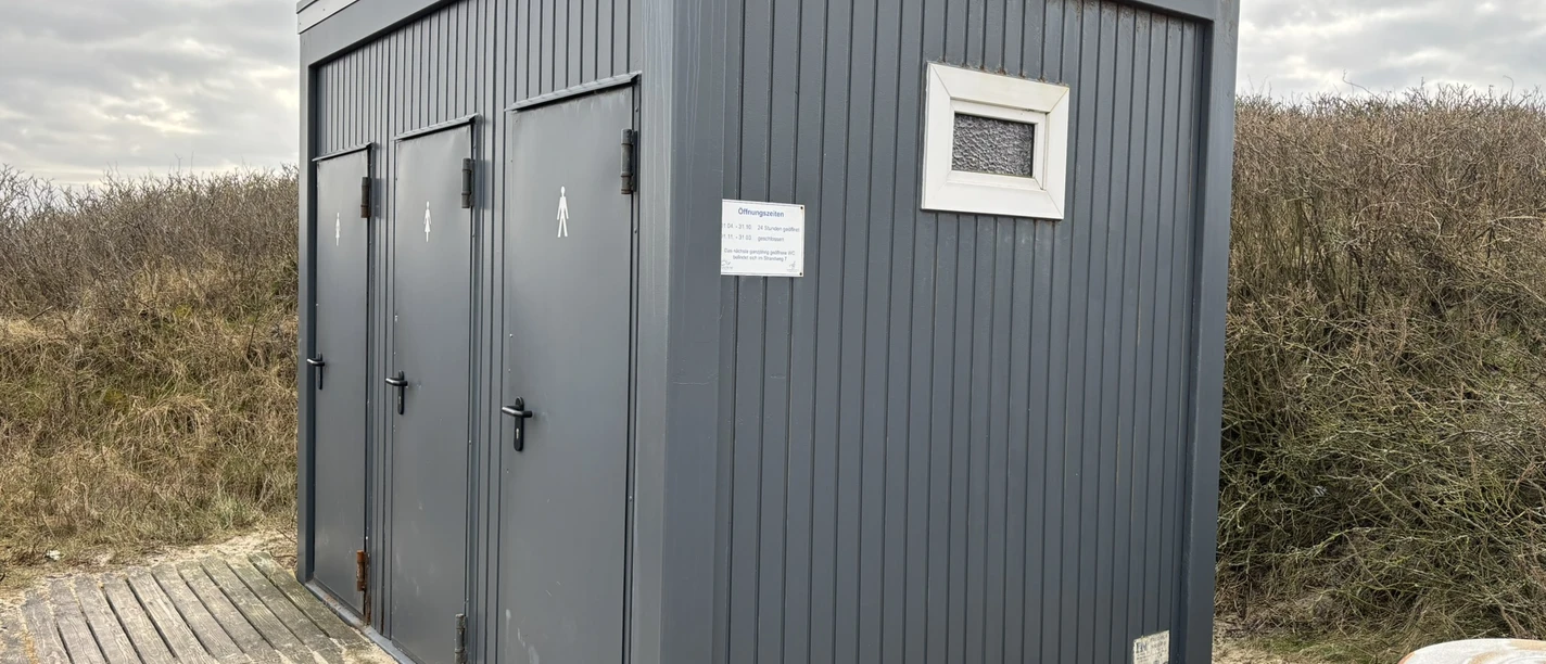 Strandtoilette Henning-Rinken Wai Rantum