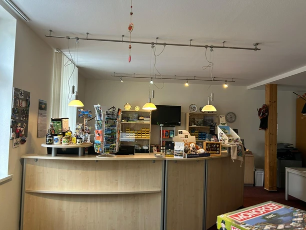 Tourist-Information-Hasselfelde-Counter-Tourismusbetrieb-Oberharz-am-Brocken.jpeg