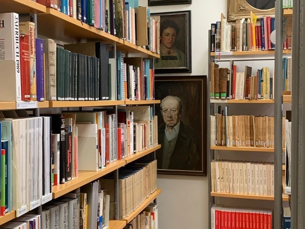 Blick in die Bibliothek im Stadtarchiv