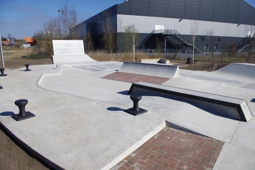 20_04_02_13_Blick_in_Park (c) Irene Jatzkowski_Gartenbauamt Bremerhaven.jpg Skateanlage an der Geeste