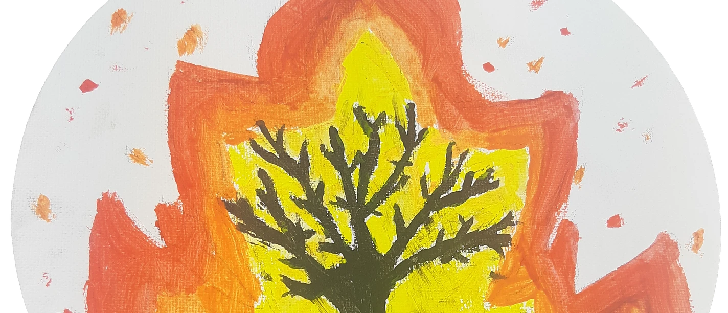 Bild mit Feuer und Baum Ein dunkler Baum mit kahlen Ästen steht umgeben von lodernden Flammen in Gelb und Orange.