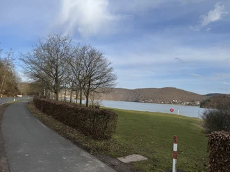 Fahrradweg und Liegewiese Mellbach
