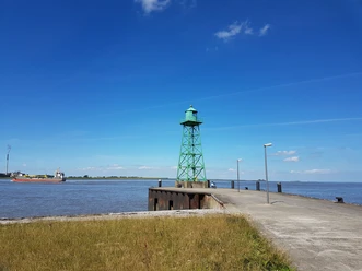 20200713_114618_Leuchtturm (c) Tanja Albert_WEB.jpg Grünes Leuchtfeuer an der Südmole Bremerhaven