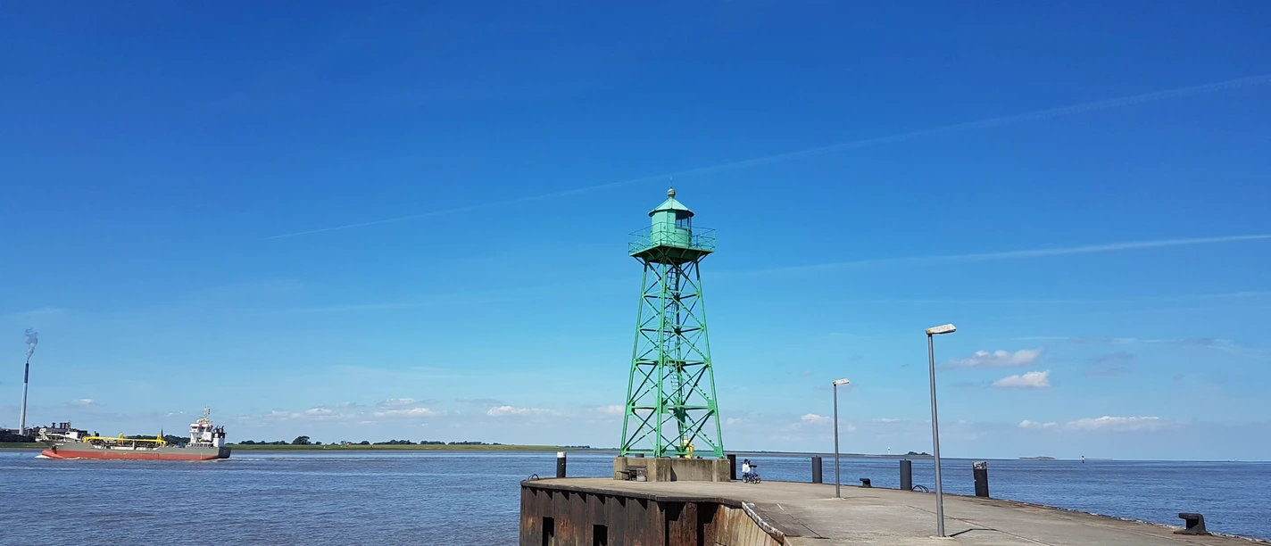 20200713_114618_Leuchtturm (c) Tanja Albert_WEB.jpg Grünes Leuchtfeuer an der Südmole Bremerhaven