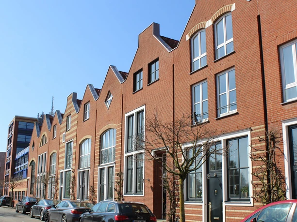 Deichstraße_grüne Türen(c)maja_herwig_WEB.jpg Giebel- bzw. Bürgerhäuser vom Architekten Peter Weber in der Deichstraße in Bremerhaven