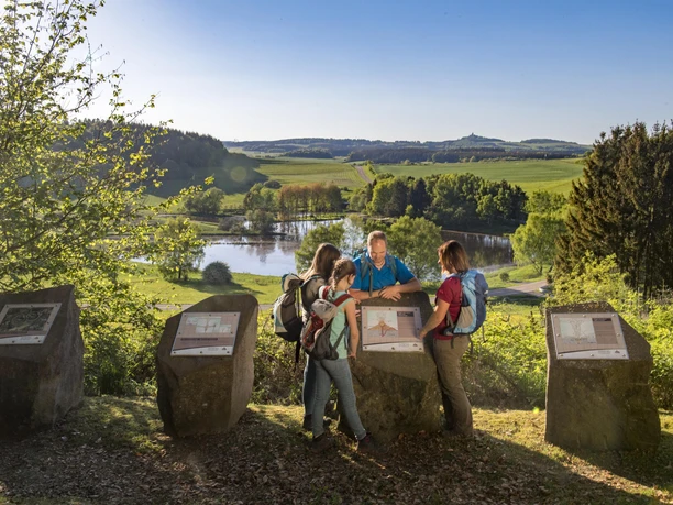 Blick auf den Maarkessel auf dem Traumpfädchen
