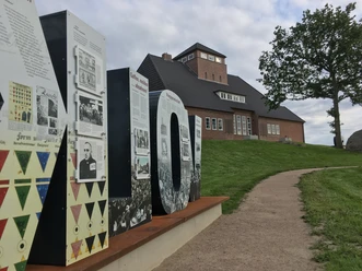 Historischer Lernort Neulandhalle Die Neulandhalle mit dem Wort VOLK