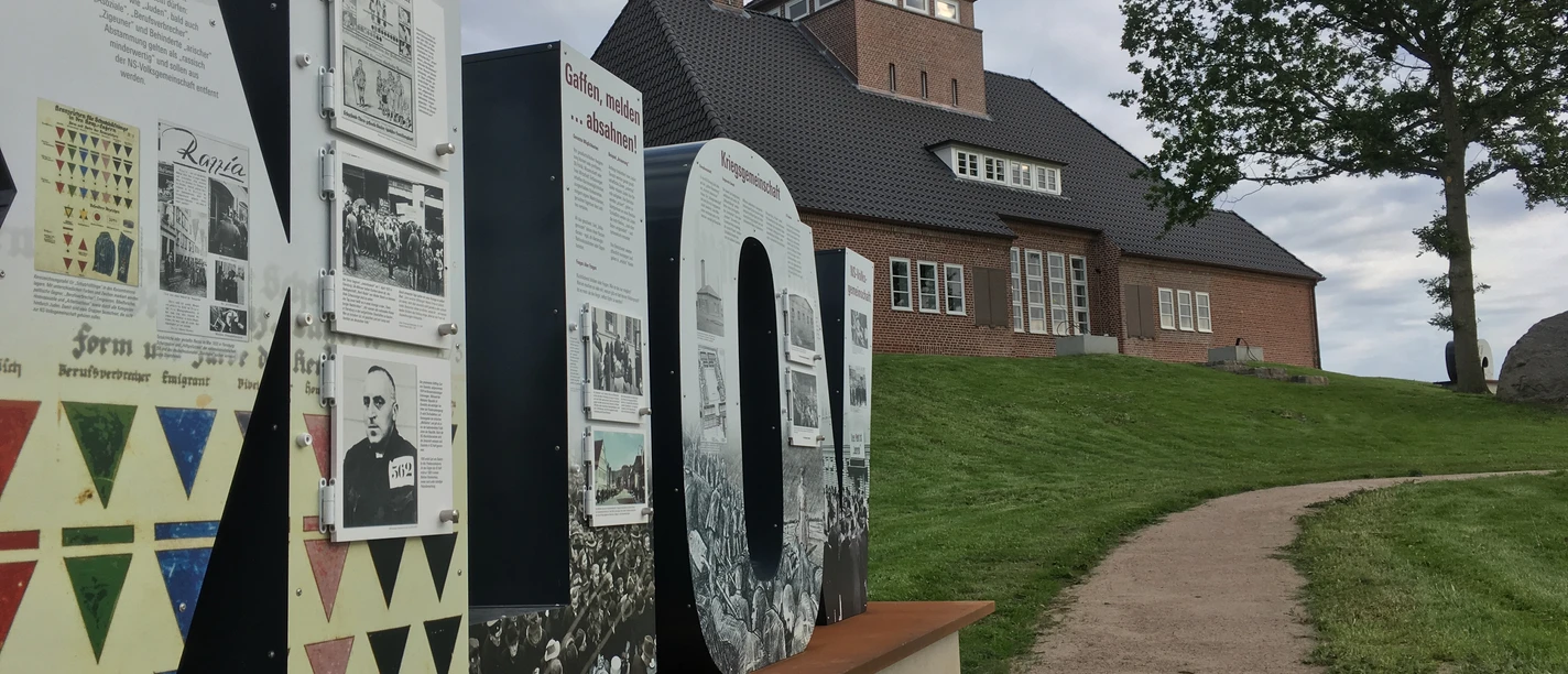 Historischer Lernort Neulandhalle Die Neulandhalle mit dem Wort VOLK