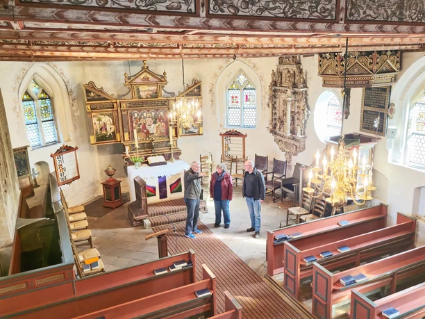 Blick in die Oeser Kirche