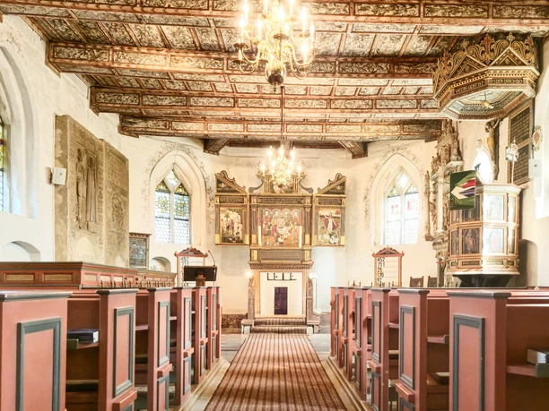 Innenaufnahme der Oeser Kirche