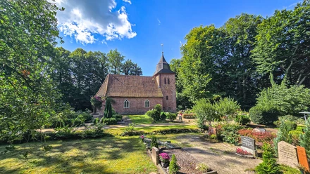 Friedhof mit der St. Christophorus-Kirche Oese