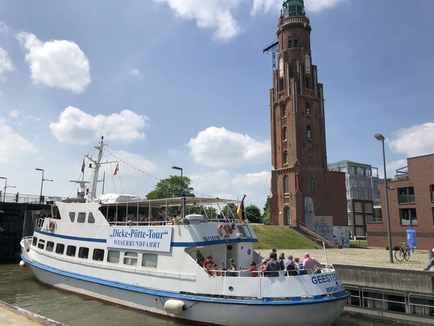 IMG_0809 (c) Mailin Knoke_Erlebnis Bremerhaven_WEB.jpg MS "Geestemünde" zur Dicke Pötte-Tour vom Neuen Hafen in der Schleuse Neuer Hafen