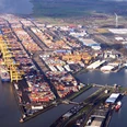 150eurogate8 (c) Wolfhard Scheer_Erlebnis Bremerhaven_WEB.jpg Luftaufnahme der Überseehäfen Bremerhaven