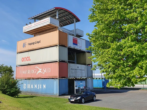 Container-Aussichtsturm 20200508_102426 (c) Tanja Mehl_Erlebnis Bremerhaven_bearbeitet_WEB.jpg Containeraussichtsturm in den Überseehäfen Bremerhaven