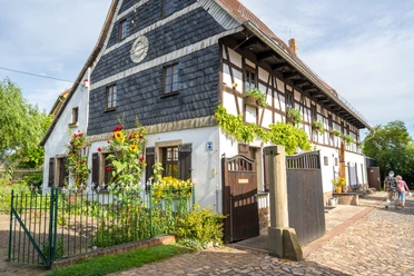 Geschichtenhof-Wyhra-Borna-Region-Leipzig-Museum-Freizeit-Kultur-Tom-Williger-leipzig-travel.jpg Das Bild zeigt die Außenansicht des Geschichtenhofs Borna.