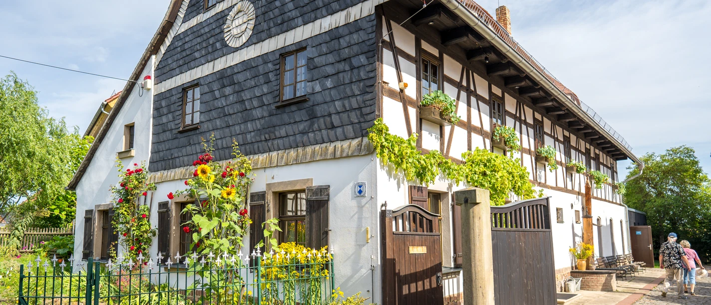 Geschichtenhof-Wyhra-Borna-Region-Leipzig-Museum-Freizeit-Kultur-Tom-Williger-leipzig-travel.jpg Das Bild zeigt die Außenansicht des Geschichtenhofs Borna.