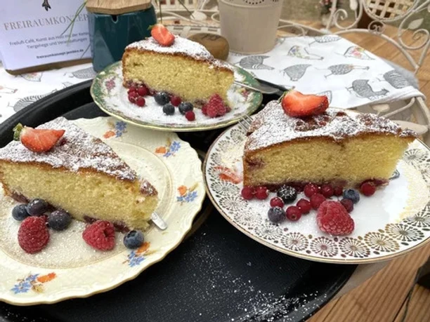 Tortenstücke Freiluft-Café .jpg Tortenstücke Freiluft-Café FreiRaum Konzept in Jembke