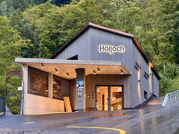 Hölloch Center