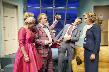 Barfoot in´n Park – Verliebt, verlobt, verkracht - Ohnsorg Theater