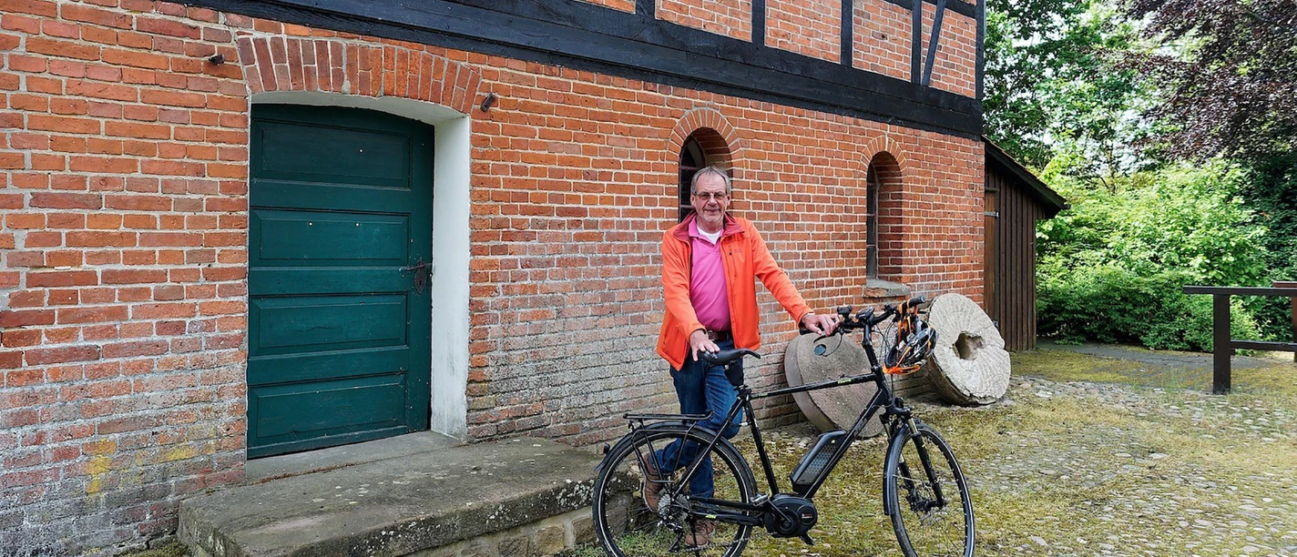 Karsten Hildebrandt vor der Emmer Mühle1.jpg