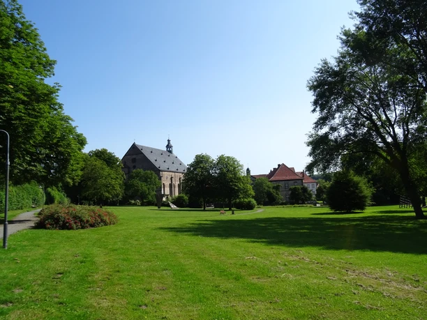 Kloster-Lamspringe-Park-Kirche.JPG