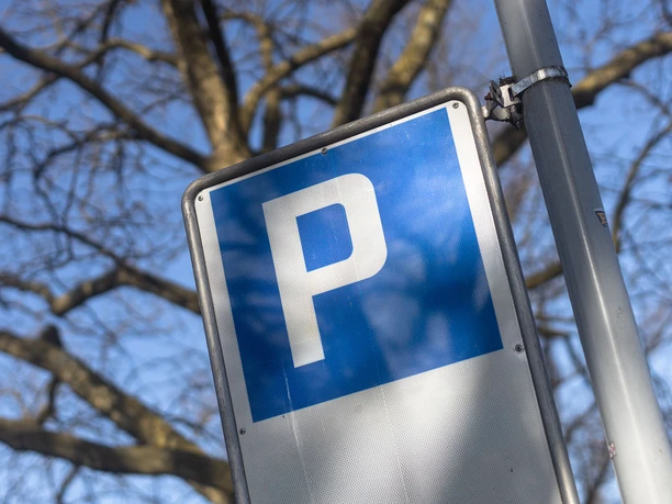 Parkplatz_Header.jpg