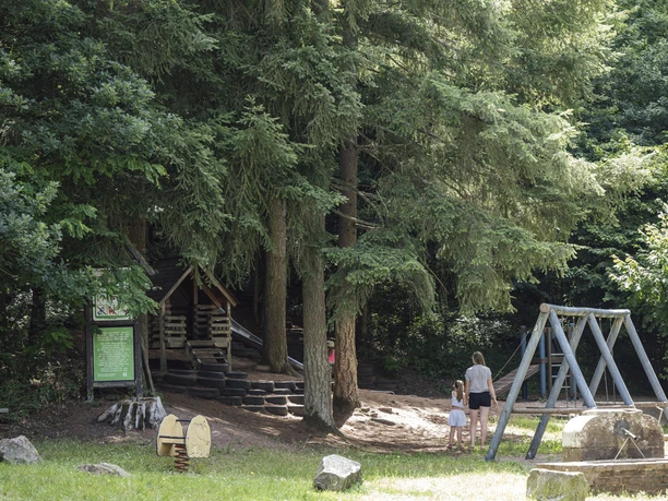 Spielplatz an der Ski- und Wanderhütte
