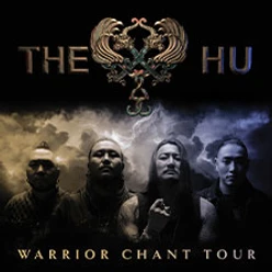 Vier Musiker von The Hu vor dunklem Hintergrund mit Tourtitel Warrior Chant Tour