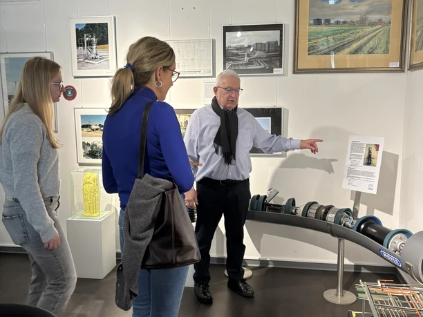 Rudi Gaidosch führt durch das Museum mit fundiertem Fachwissen und Erfahrung..JPEG