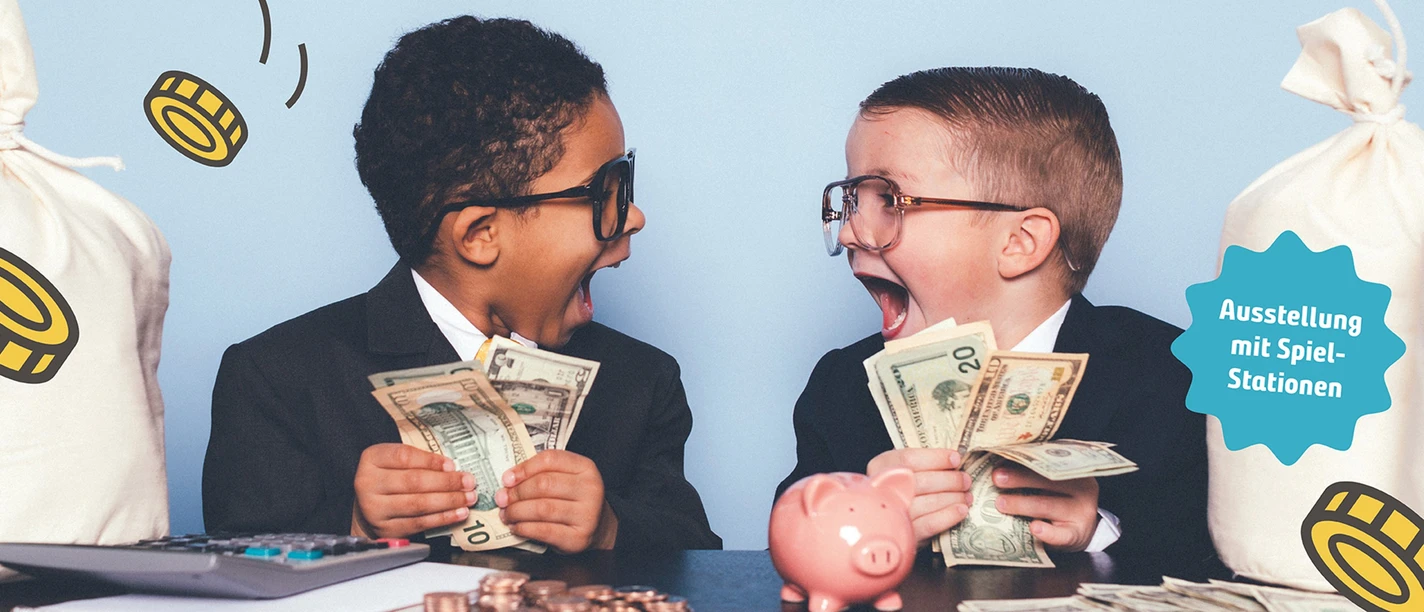 alter-verwalter.jpg zwei kleine Kinder im Anzug mit Dollarnoten und einem Sparschwein auf dem Tisch in der Hand lächelt sich an