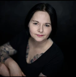 Autorenbild_Marion Estermann.jpg