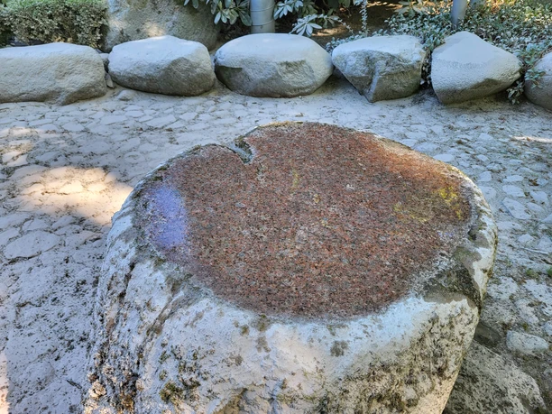 Angeschliffenes Leitgeschiebe, Geologischer Garten, Werpeloh ©Naturpark Hümmling.jpg