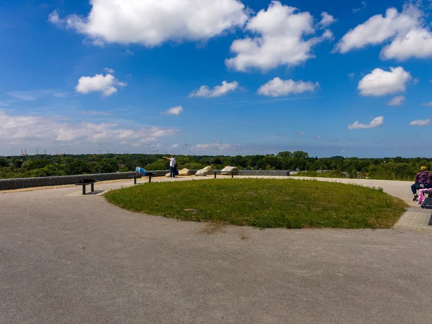 R5785 (c) Helmut Gross_Erlebnis Bremerhaven_WEB.jpg Aussichtsplateau Tunnelberg Bremerhaven-Leherheide